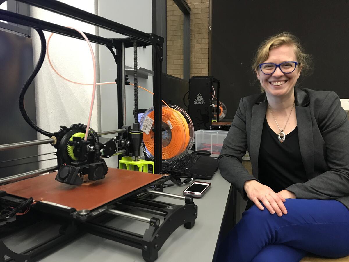 Hamilton 3D-printing a tiny brain model in UT Austin’s Foundry.