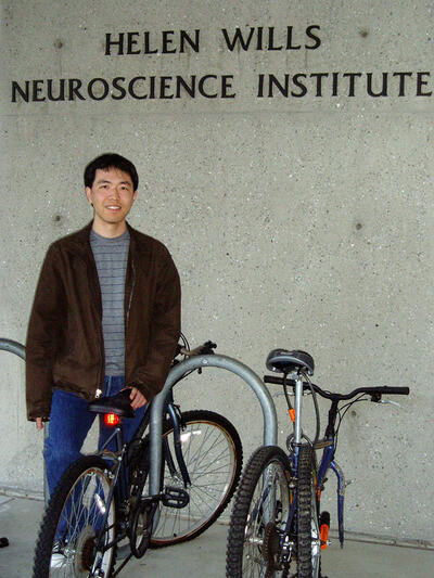 Pan in front of Barker Hall and Helen Wills Neuroscience Institute Sign